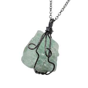 NWOT Wire-wrapped green fluorite necklace
